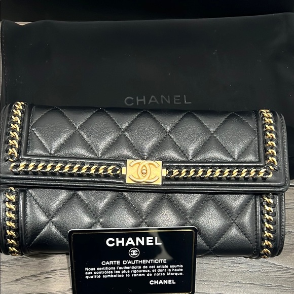 RARE!! Chanel Black and Gold Quilted distressed chain flap wallet - Picture 15 of 16